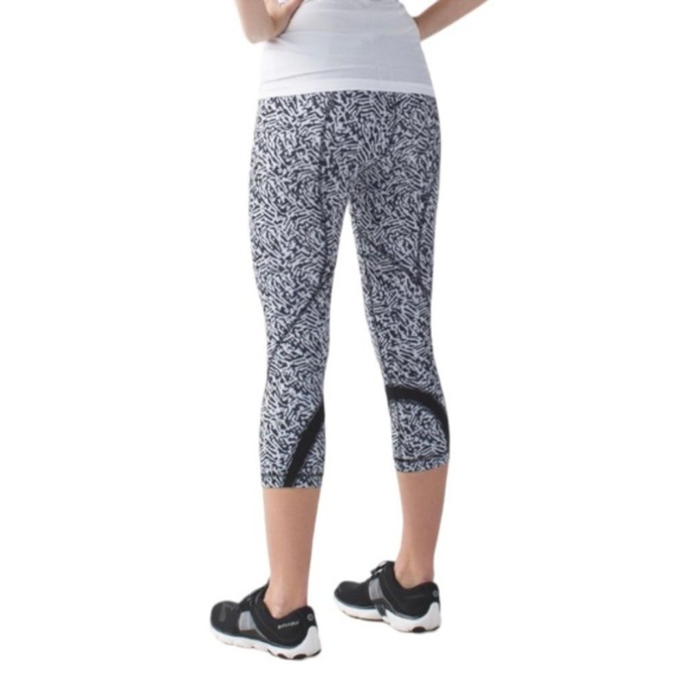 Lululemon Run Inspire Crop II FullOn Luxtreme Mini Brushed Animal Black White